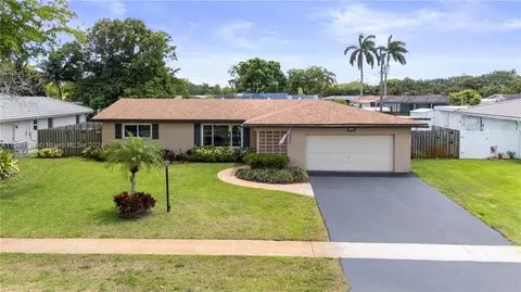 5520 SW 7th St, Plantation, FL 33317