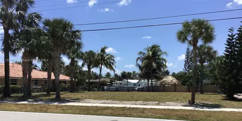 35 Duke Dr, Lake Worth, FL 33460