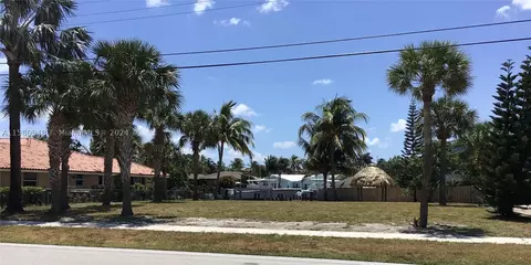 35 Duke Dr, Lake Worth, FL 33460