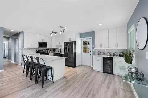 700 NE 16th Ct, Fort Lauderdale, FL 33305