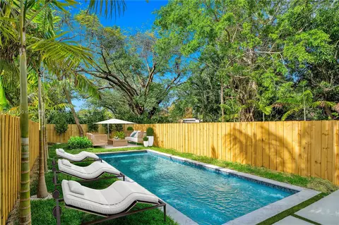 277 NW 50th St #VILLA SOLE, Miami, FL 33127