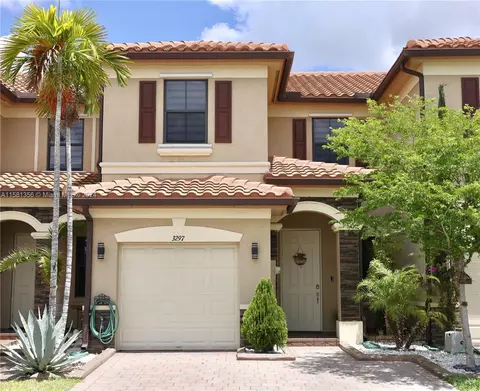 3297 W 91st Ter, Hialeah, FL 33018