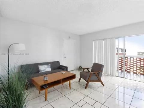 3660 NE 166th St #816, North Miami Beach, FL 33160