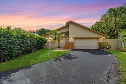 6590 SW 13th St, Plantation, FL 33317