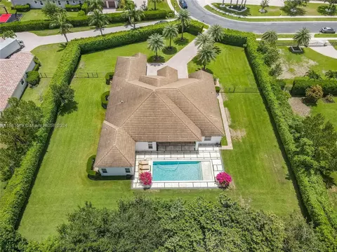 2675 W Jockey Cir W, Davie, FL 33330