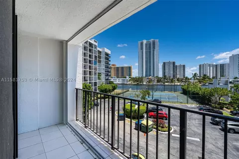 1000 Parkview Dr #428, Hallandale Beach, FL 33009