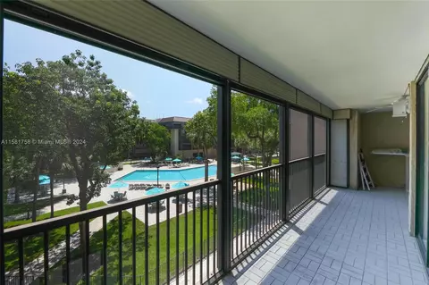 2808 N 46th Ave #E447, Hollywood, FL 33021