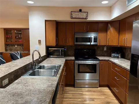 Kitchen - 16500 Bridge End Rd, Miami Lakes, FL 33014 photo 2 of 2