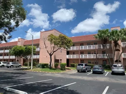 9601 Sunrise Lakes Blvd #206, Sunrise, FL 33322