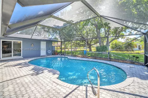 1904 N Park Rd, Hollywood, FL 33021