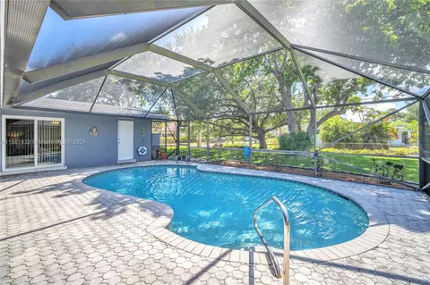 1904 N Park Rd, Hollywood, FL 33021