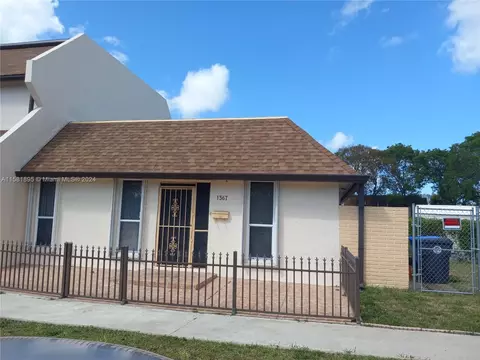 1367 Seaview, North Lauderdale, FL 33068