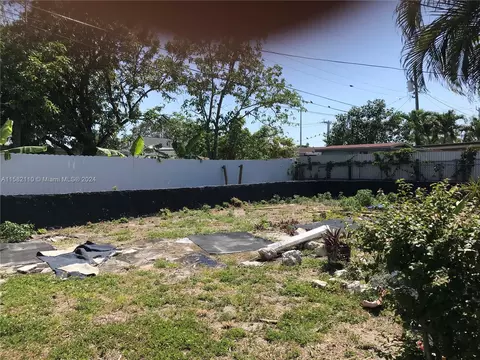 Exterior - 730 SE 1st Pl, Hialeah, FL 33010 photo 7 of 7