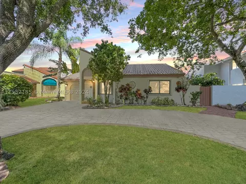 2765 Garden Dr, Hollywood, FL 33026