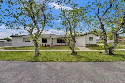 1001 Yale Dr, Hollywood, FL 33021
