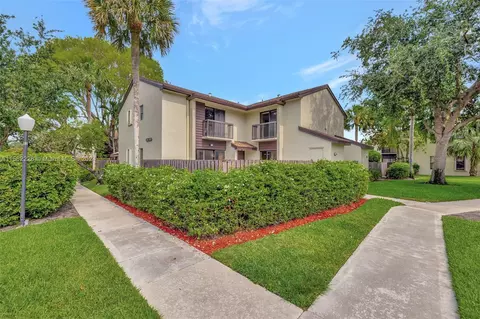 3335 Cocoplum Cir #33122, Coconut Creek, FL 33063