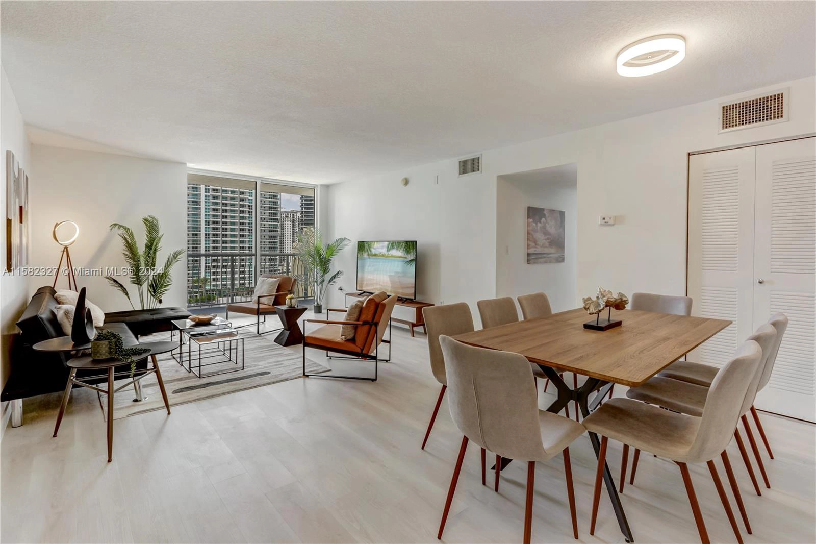 1200 Brickell Bay Dr Unit 2424  