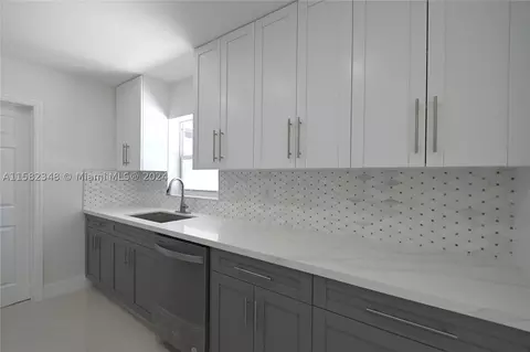 9461 Jamaica Dr, Cutler Bay, FL 33189