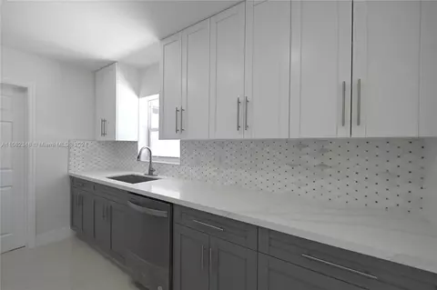 9461 Jamaica Dr, Cutler Bay, FL 33189