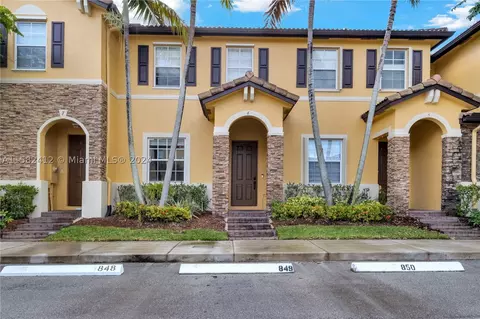 9133 SW 227th St #6, Cutler Bay, FL 33190