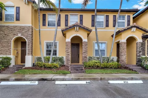 9133 SW 227th St #6, Cutler Bay, FL 33190