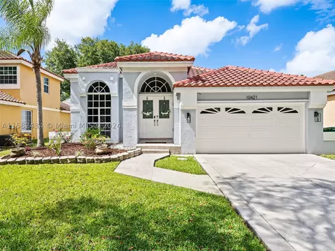 10421 Lima St, Hollywood, FL 33026