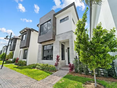8098 NW 43 St, Doral, FL 33166