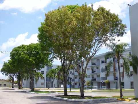 1221 SW 122nd Ave #217, Miami, FL 33184