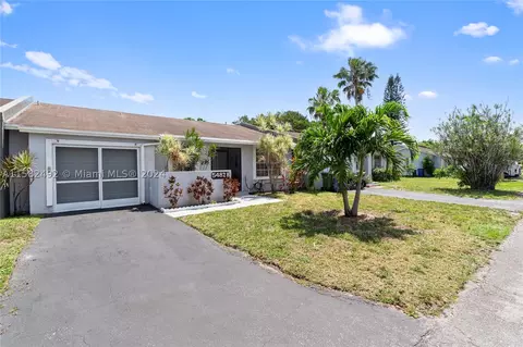5482 S Lakewood Cir S #B, Margate, FL 33063