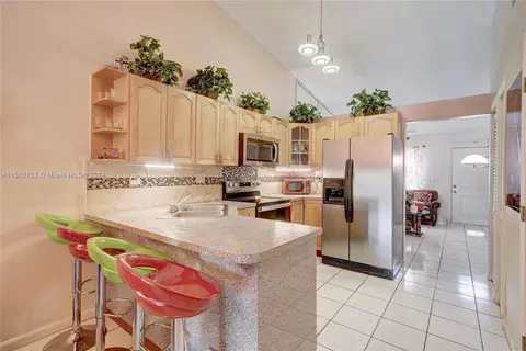 5477 W 27th Ave, Hialeah, FL 33016 photo 1
