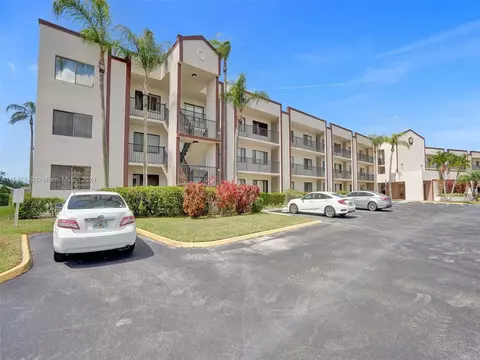 9651 N Belfort Cir #101, Tamarac, FL 33321