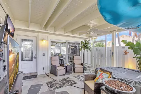 237 Seabreeze Cir, Jupiter, FL 33477 photo 2