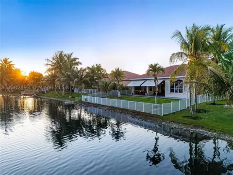 18520 SW 4th St, Pembroke Pines, FL 33029