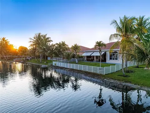 18520 SW 4th St, Pembroke Pines, FL 33029