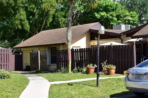135 Fox Rd #2-45, Hollywood, FL 33024
