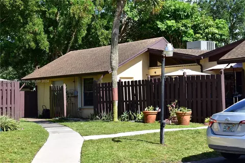 135 Fox Rd #2-45, Hollywood, FL 33024