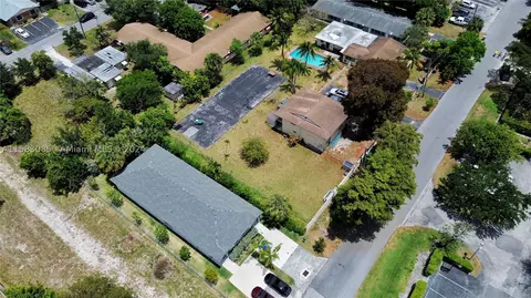 883 SW 10th St, Pompano Beach, FL 33060