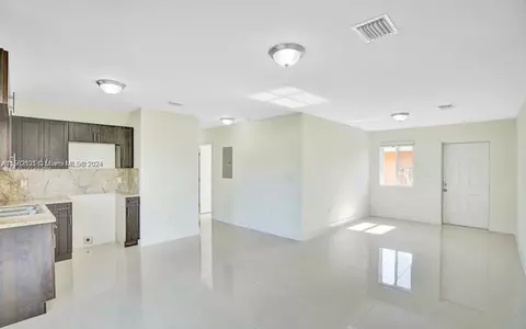 2157 NW 64th St, Miami, FL 33147