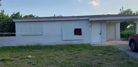 221 SW 2nd Ter, Dania Beach, FL 33004