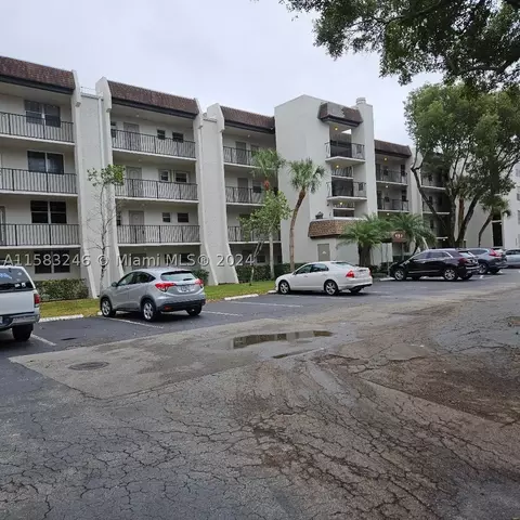 9235 Lagoon Pl #405, Davie, FL 33324