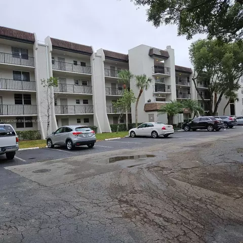9235 Lagoon Pl #405, Davie, FL 33324