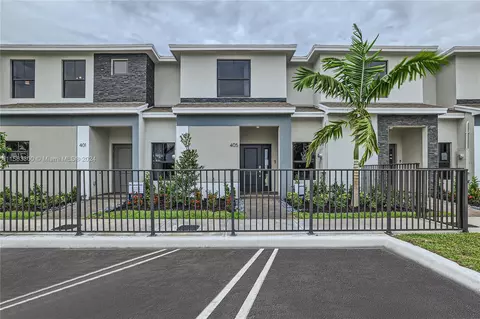 532 NE 1st Dr, Florida City, FL 33034