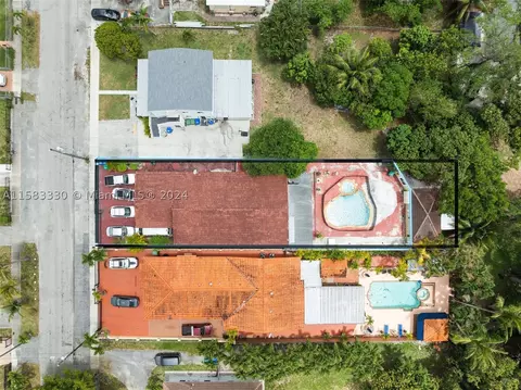 3038 NW 16th St, Miami, FL 33125