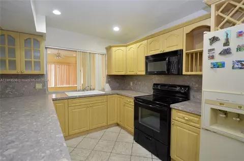 4140 W 19th Ave, Hialeah, FL 33012 photo 9