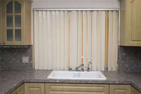 4140 W 19th Ave, Hialeah, FL 33012 photo 10