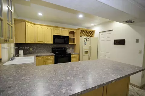 4140 W 19th Ave, Hialeah, FL 33012 photo 7