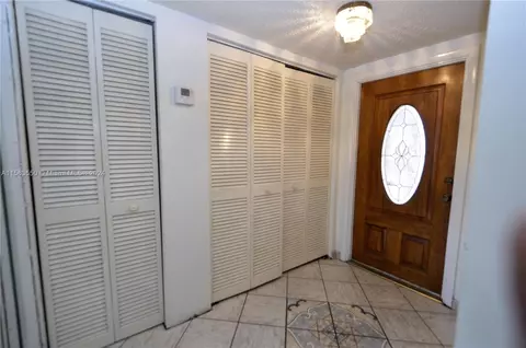 4140 W 19th Ave, Hialeah, FL 33012 photo 2