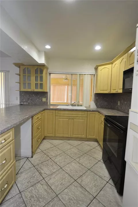 4140 W 19th Ave, Hialeah, FL 33012 photo 8