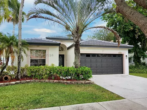 903 SW 176th Ter, Pembroke Pines, FL 33029