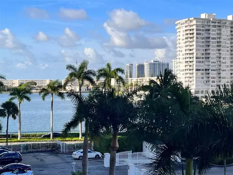 2801 NE 183 St #403W, Aventura, FL 33160